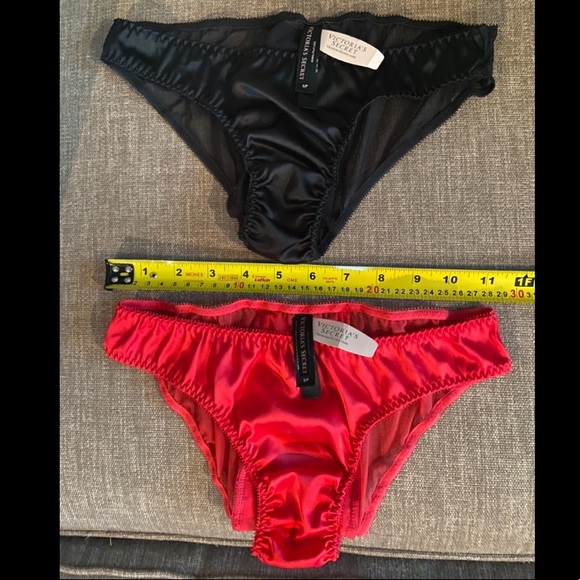 BNWT Victoria’s Secret Size S bow embellished panties - Picture 2 of 2